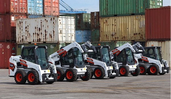 اولین محموله ماشین‌آلات عمرانی همیار تجارت با تکیه بر ظرفیت‌های منطقه آزاد به بندر رسید